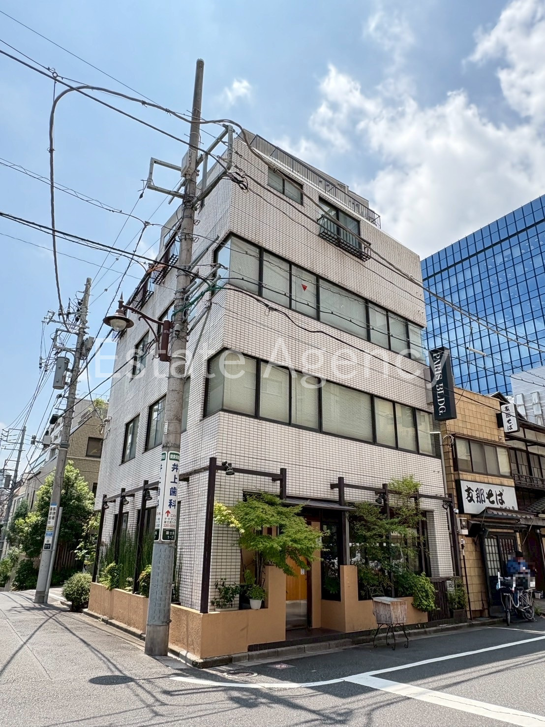パリス 外観